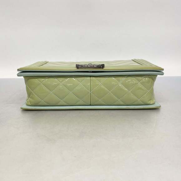 CHANEL Green Leather Shoulder Bag - Picture 3 of 15